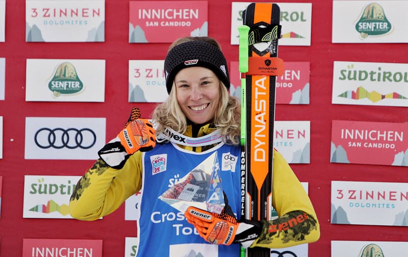 Deutschlands beste Skicross-Fahrerin Heidi Zacher bei der Siegerehrung | © GEPA pictures/ Matthias Hauer