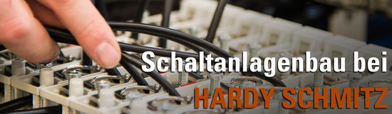 Hände verkabeln Schaltanlagen | © Hardy Schmitz GmbH