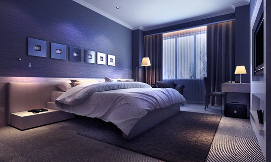 Modern eingerichtetes Schlafzimmer mit verschiedenen Leuchten.