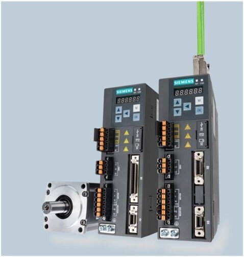 Abbildung von Antriebskomponenten des Servoantriebssystems SINAMICS V90 von Siemens. | © Siemens. Alle Rechte vorbehalten.