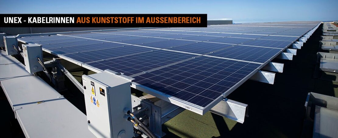 Abbildung einer gewerblichen Solaranlage auf einem Flachdach.